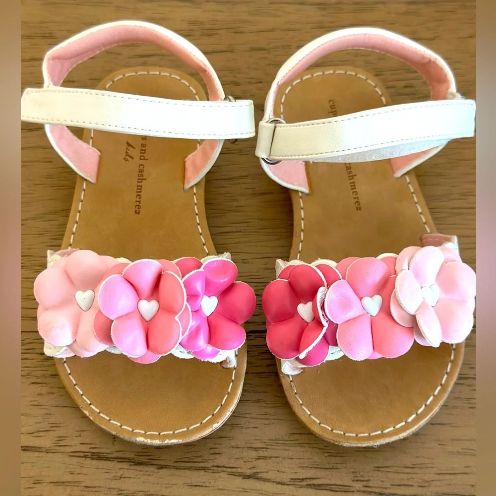 Cupcakes & Cashmere | flower sandals | size 8T